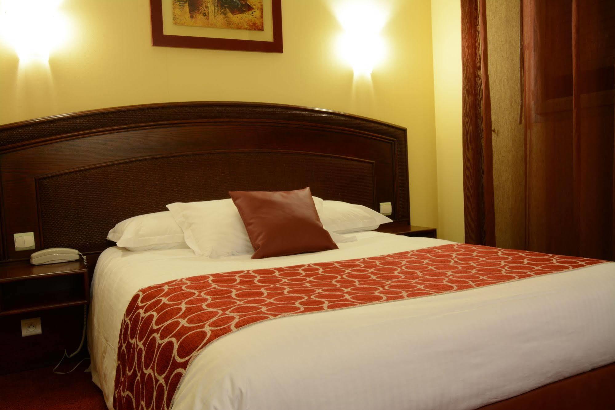Best Western Hotel Atlantys Zenith Nantes Сен-Эрблен Экстерьер фото
